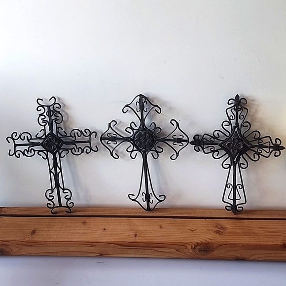 3 piece of Metal Decorative Crosses. - Picture 1 of 10